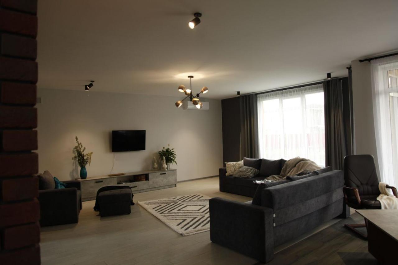 Uzhorod 3 Room Lovely House Экстерьер фото